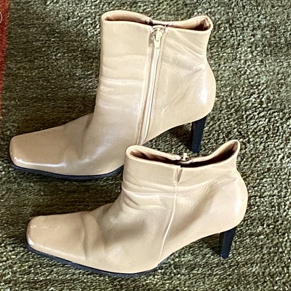 Heeled Boot - Picture 1 of 3